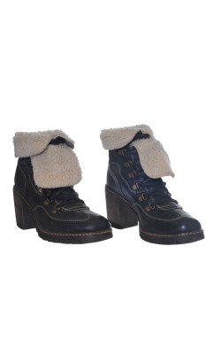 Botine din piele captusite cu fleece, marime 38
